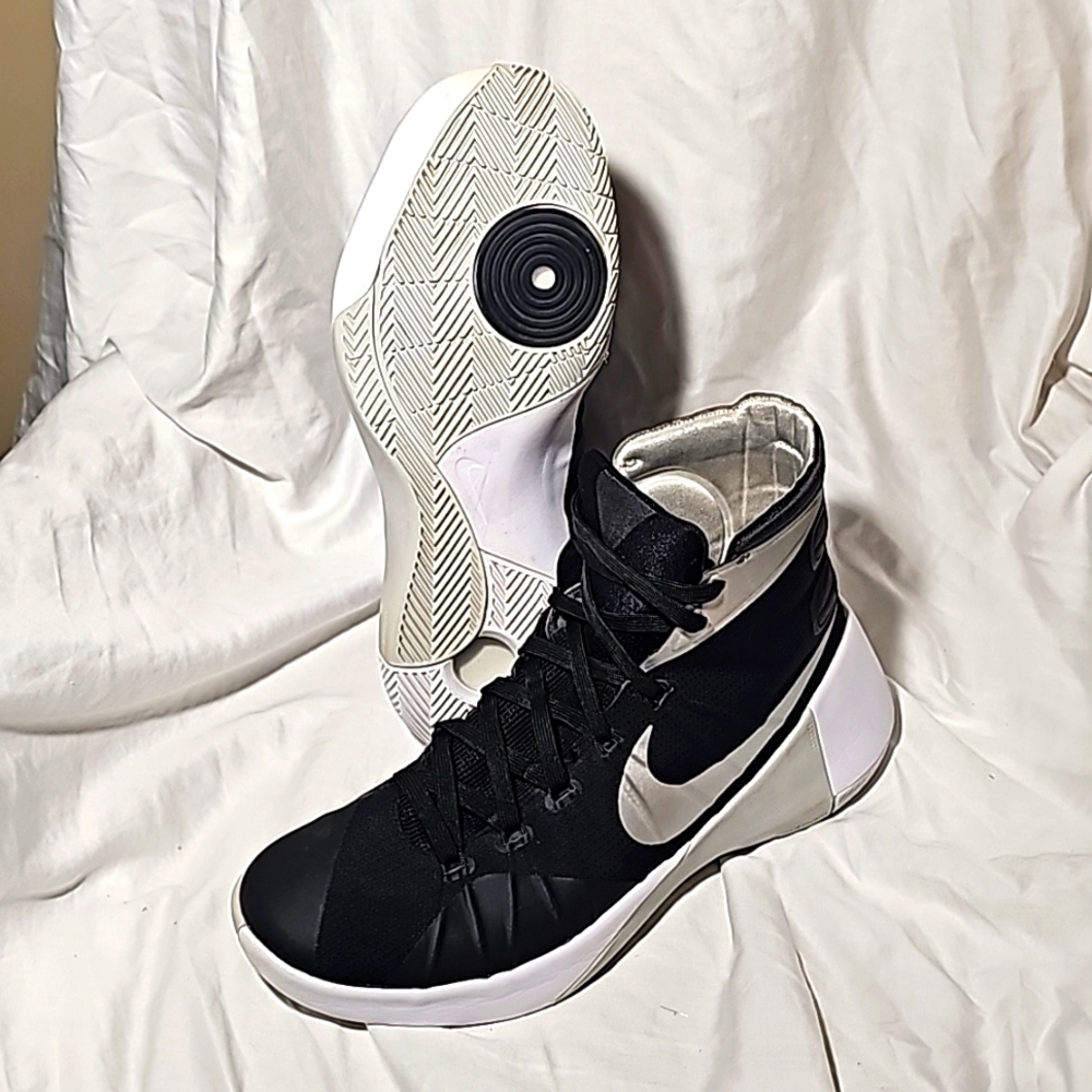 GENTLY USED - 2015 Nike Women's Air Zoom Hyperdunk - Black/Silver - Size 11